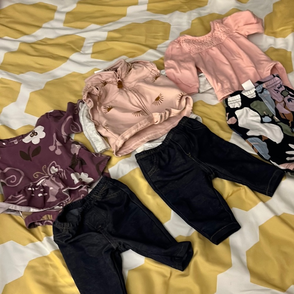 Bundle of Carter’s Sets in Newborn